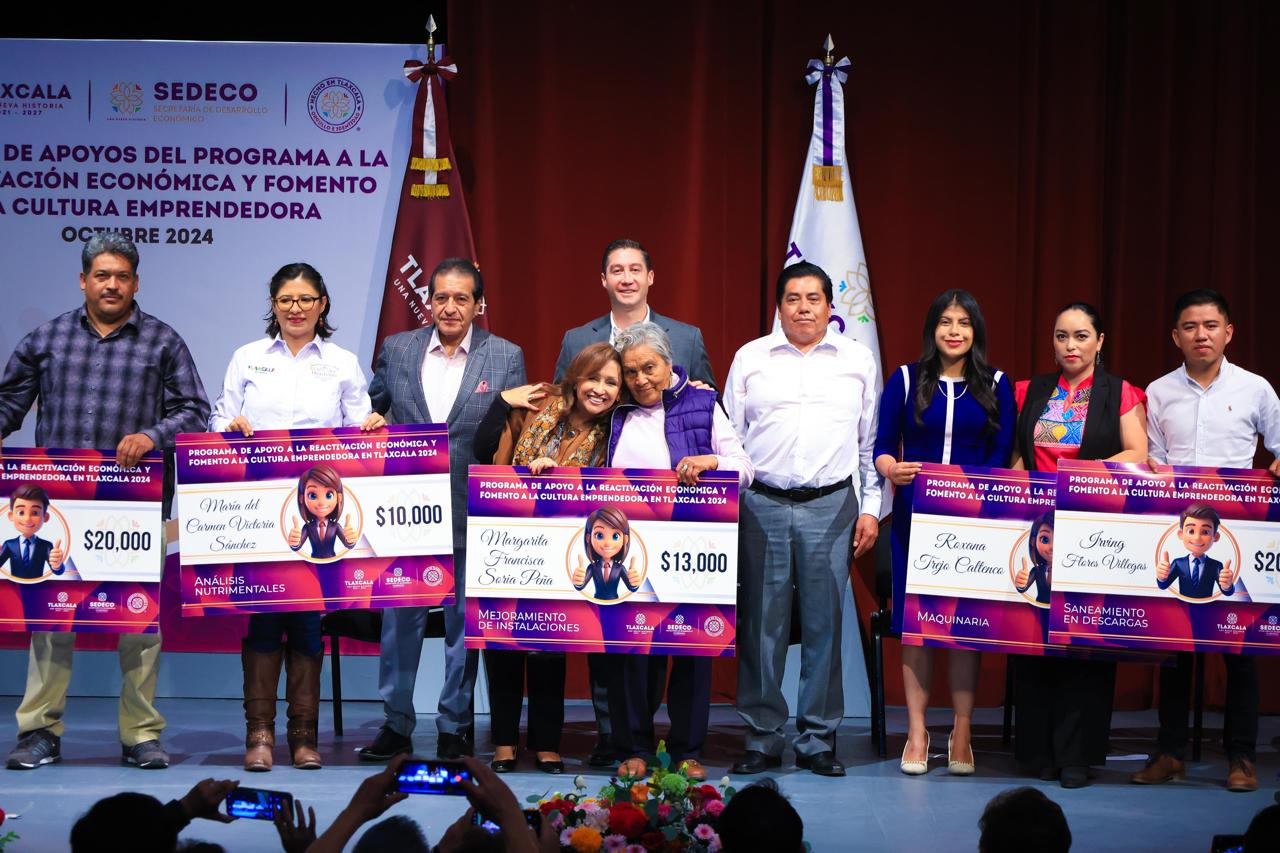 Entrega gobernadora Lorena Cuéllar apoyos para fortalecer a Mipymes y reducir la informalidad